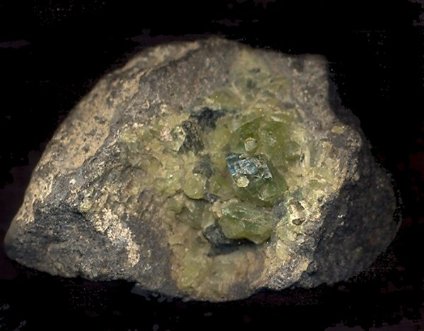fragment krystalu olivnu