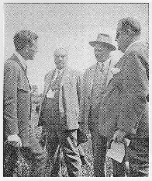 Debata během exkurze na 6. mezinárodním botanickém kongresu v Amsterdamu v roce 1935