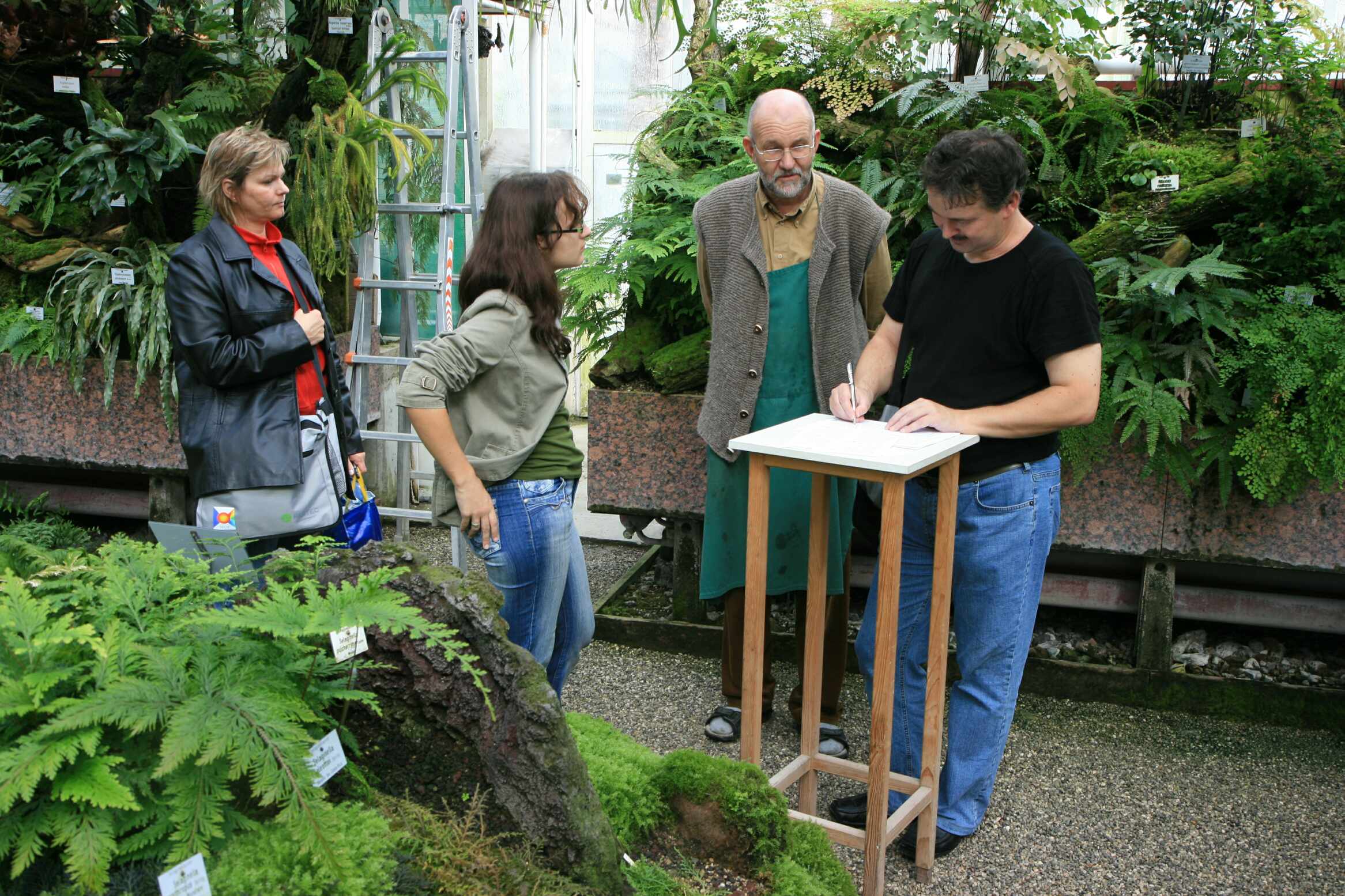 Greenhouse in Munich: Olga Rotreklová, Ivana Hralová, Hermann Esser, Petr Bureš