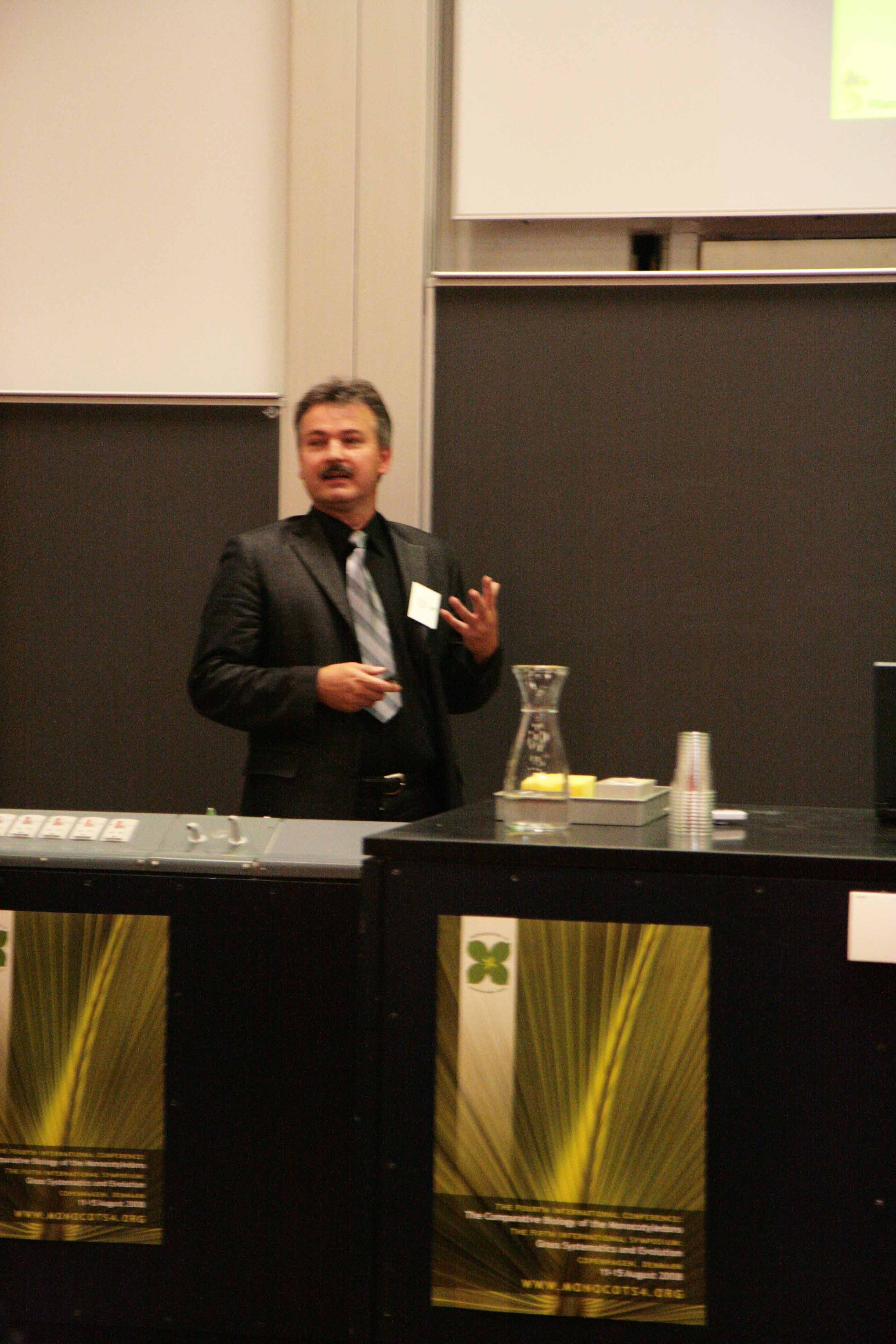 Petr Bureš talking at Monocots conference